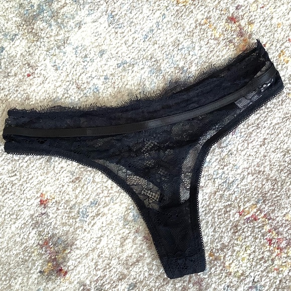 🌹 Two Piece Lace Lingerie Set 🌹 - Picture 8 of 11